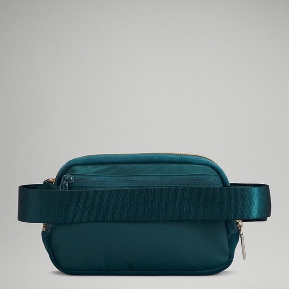 NWT lululemon everywhere belt bag Green Jasper/Gold with Tags - Picture 3 of 5